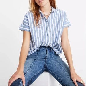 NWOT cropped button-down shirt. Gives the illusion of a cuffed sleeve